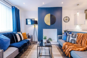 NEW! Spacious 3-bed house in Manchester by 53 Degrees Property, Ideal for Business & Contractors - Sleeps 9!
